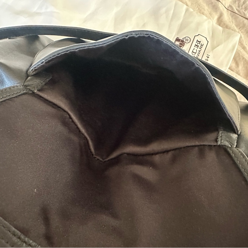 Vintage Coach Black Leather Shoulder Bag - Picture 5 of 12